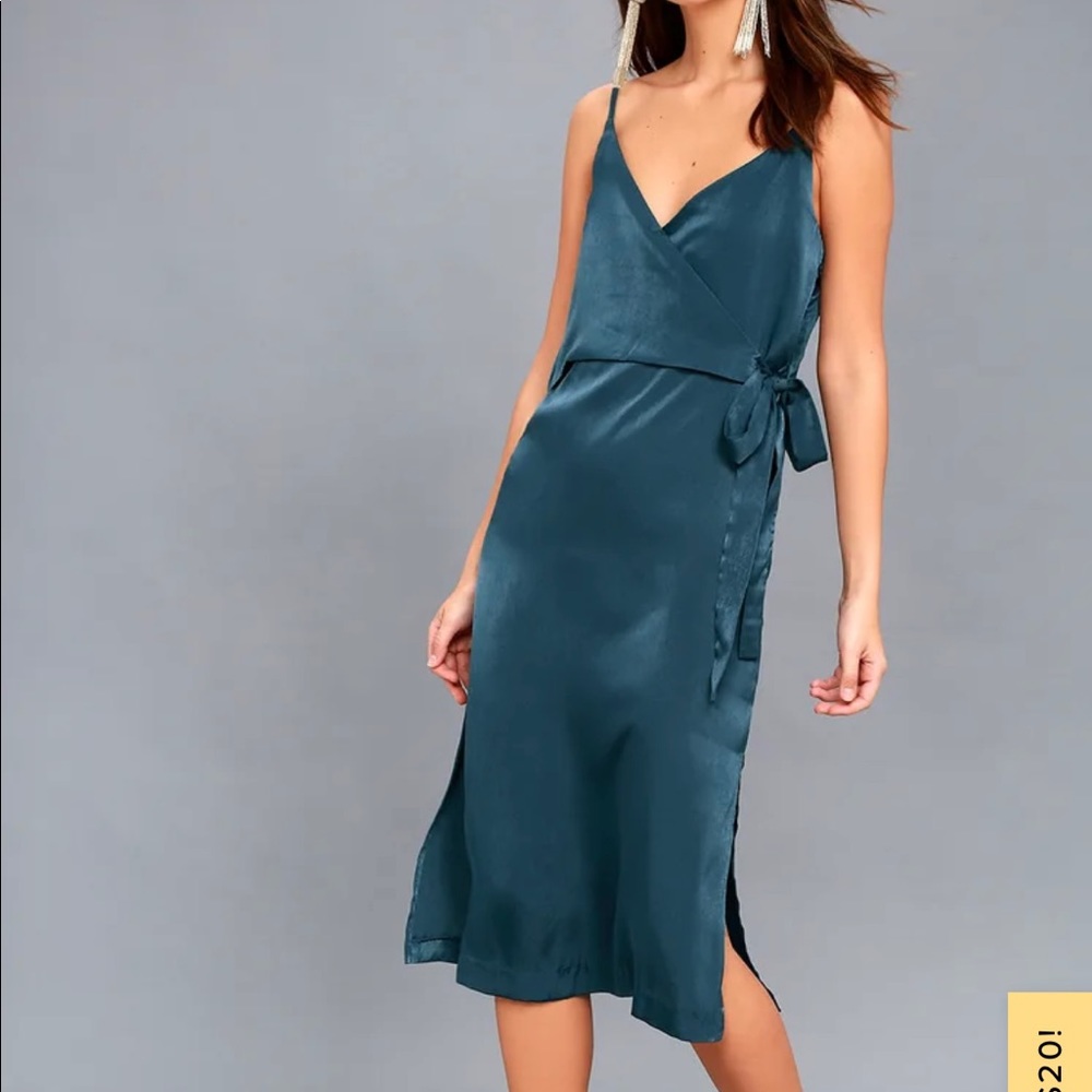 Lulu’s teal silk dress